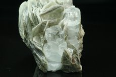 Aquamarin Kristalle in Muskovit