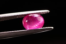 Unbehandelter Rubin Cabochon Mogok