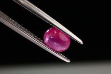 Unbehandelter Rubin Cabochon Mogok