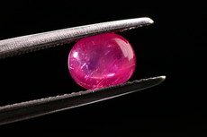 Unbehandelter Rubin Cabochon Mogok