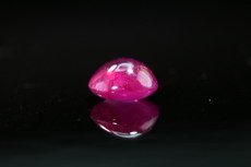 Unbehandelter Rubin Cabochon Mogok
