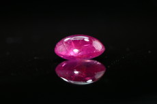 Unbehandelter Rubin Cabochon Mogok