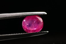 Unbehandelter Rubin Cabochon Mogok
