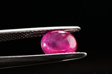 Unbehandelter Rubin Cabochon Mogok