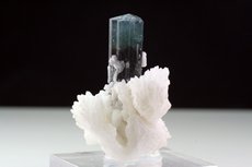 Top Indigolith Kristall mit Cleavelandit