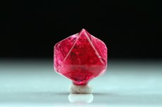 スピネル (Spinel)