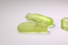 4 feine Peridot Kristalle