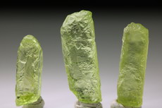 4 feine Peridot Kristalle