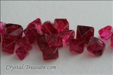 68 pcs. Gemmy スピネル (Spinel) 結晶  (Crystals)