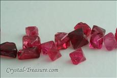 68 pcs. Gemmy スピネル (Spinel) 結晶  (Crystals)