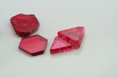 スピネル (Spinel)