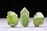 Peridot Kristalle mit Ludwigit Einschlüssen