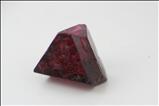 Triangular shaped スピネル (Spinel)