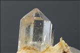 Fine Terminated トパーズ (Topaz) 結晶 (Crystal) on 石英 (Quartz)