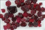 Various shaped red スピネル (Spinel) 結晶 (Crystals)