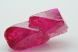 Pseudo-oktaedrischer Rubin Kristall 