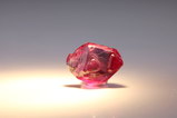 Klarer Saphir Kristall mit Farbwechsel