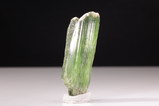Schöner transparenter grüner Aktinolith Kristall 