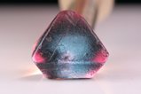 Top blau-/ pinkfarbiger Spinel Kristall 