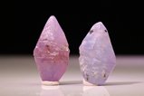 2 seltene violettfarbene Saphir Kristalle